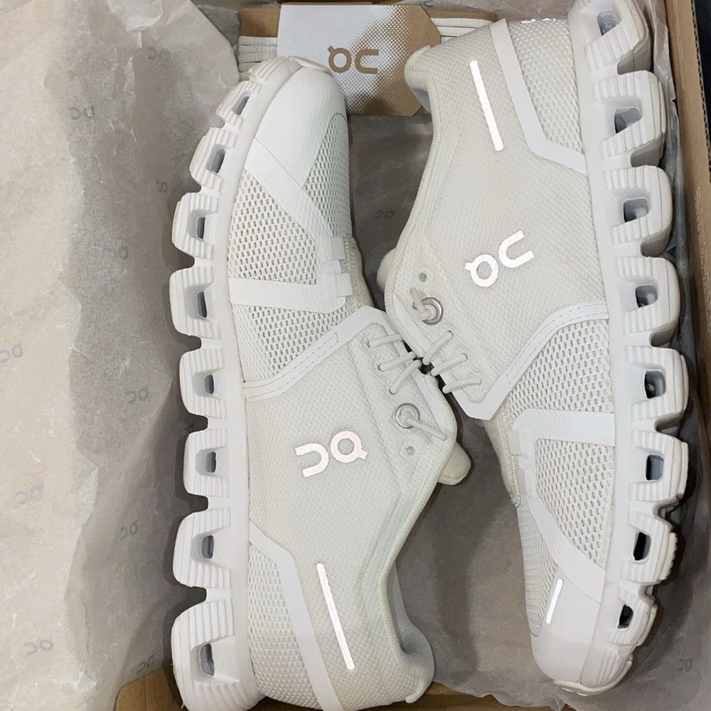 On Running women’s White Running Shoes